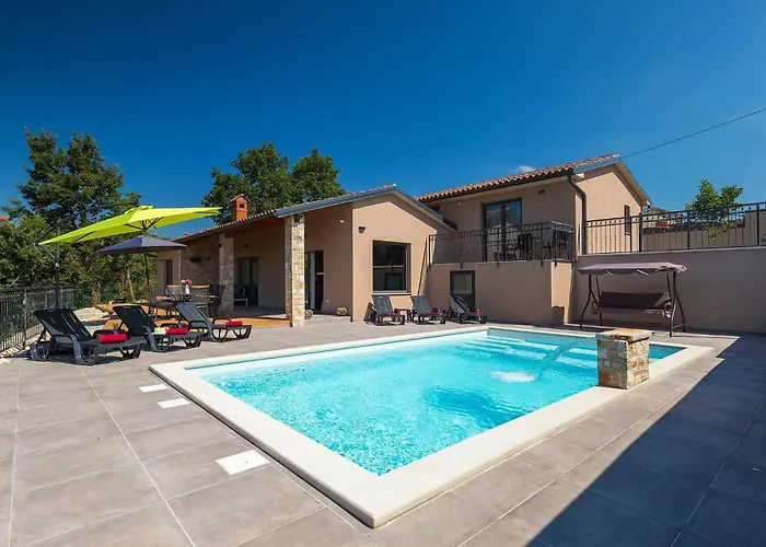 Gloria Semesterbostad Pula