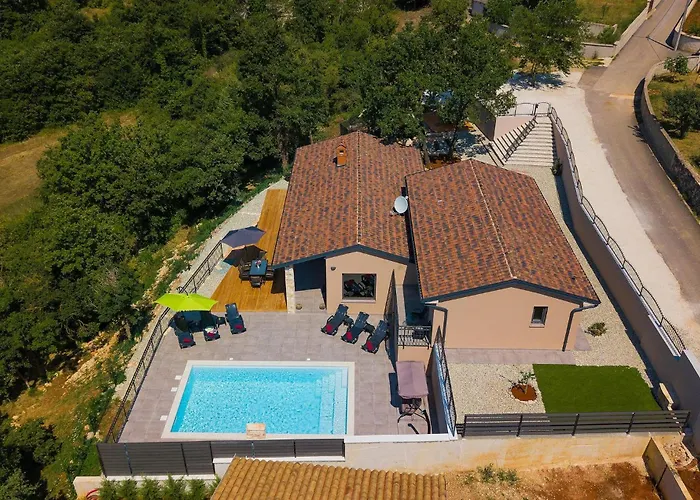 Gloria Semesterbostad Pula